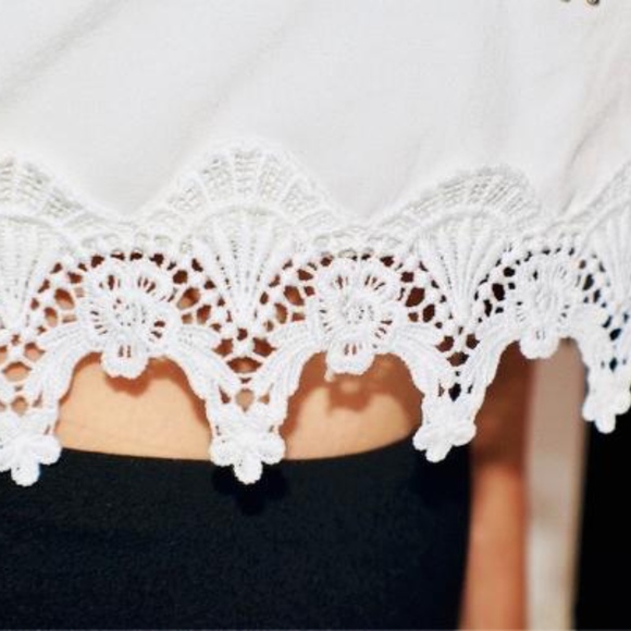 EMBROIDERED BUTTERFLY CROP TANK TOP - Picture 5 of 5